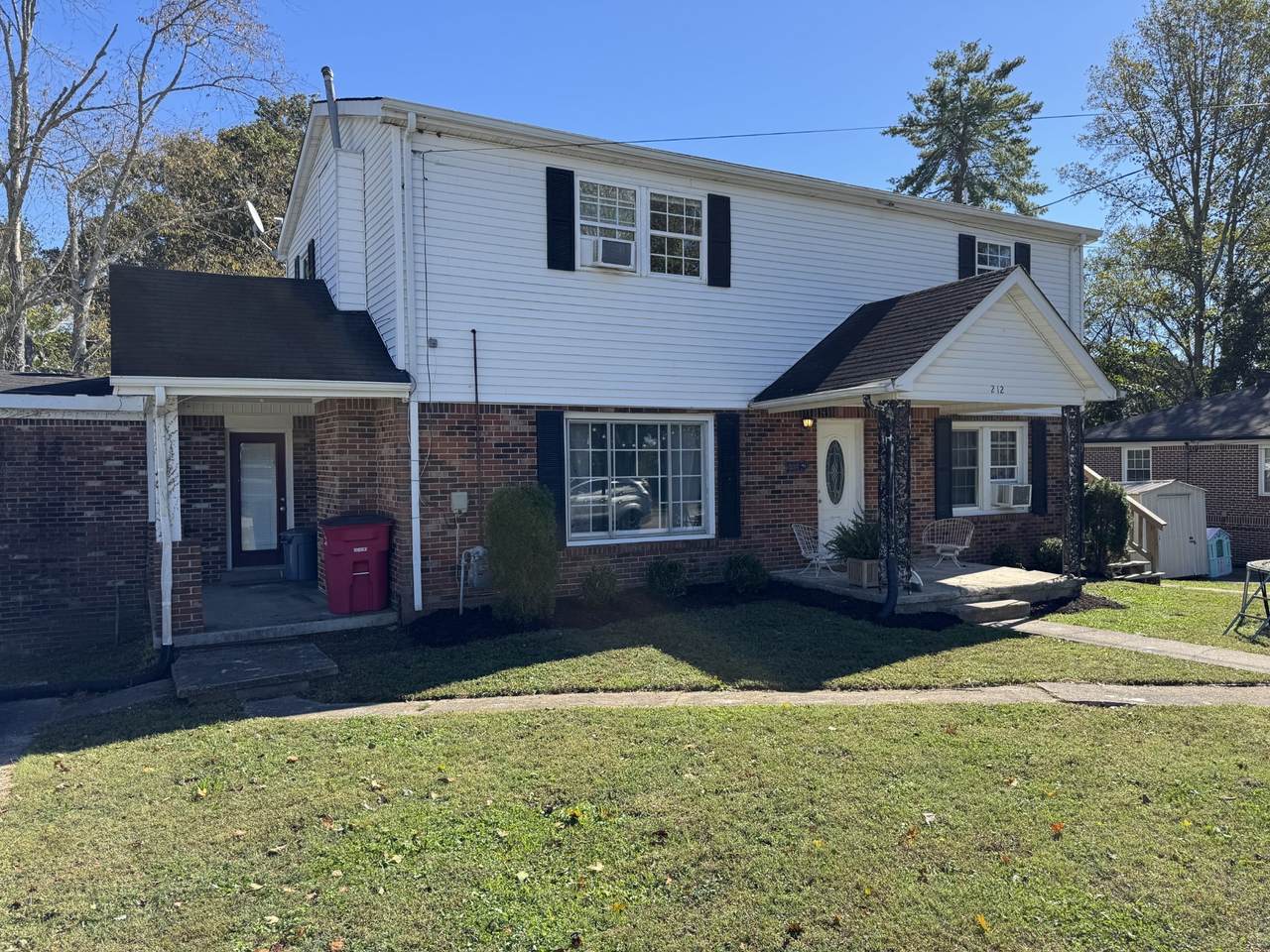 212 Dogwood St - Photo 1