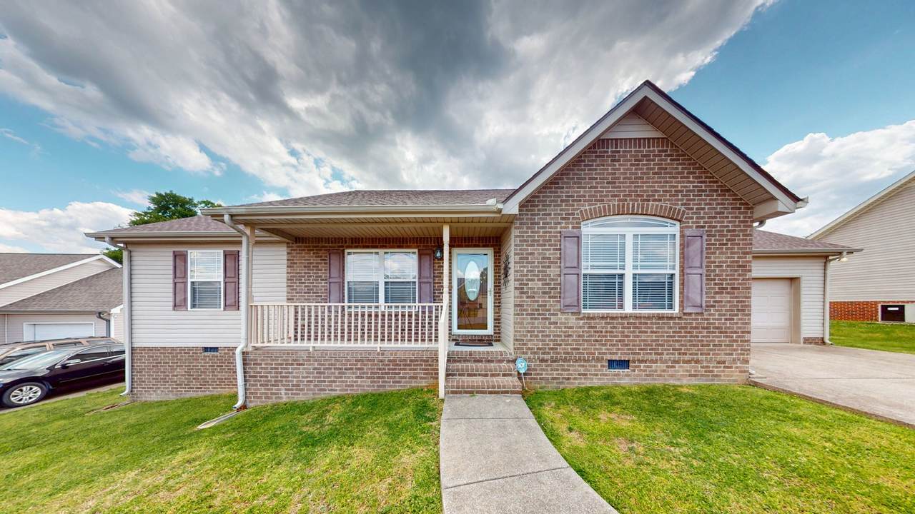 1009 Halverson Dr - Photo 1