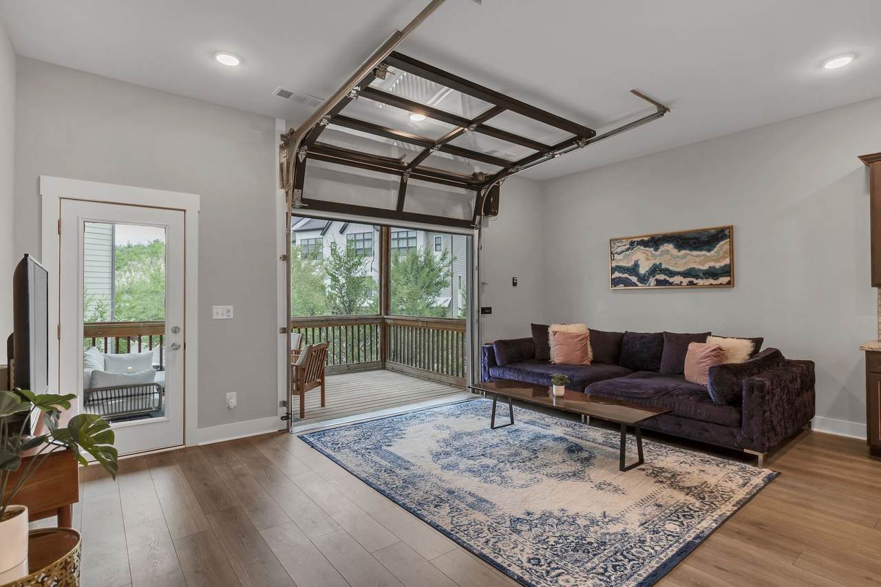 204 Stonecrest Cir - Photo 1