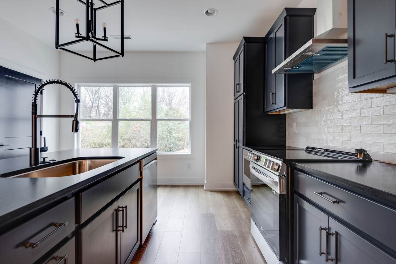 862 W Sharpe Ave - Photo 1