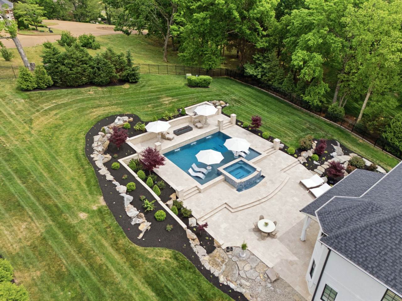 https://bt-photos.global.ssl.fastly.net/nashville/1280_boomver_1_RTC3191053-1.jpg