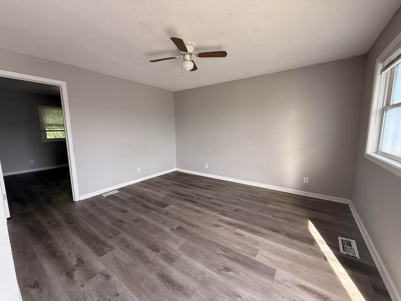 410 Manor Dr - Photo 1