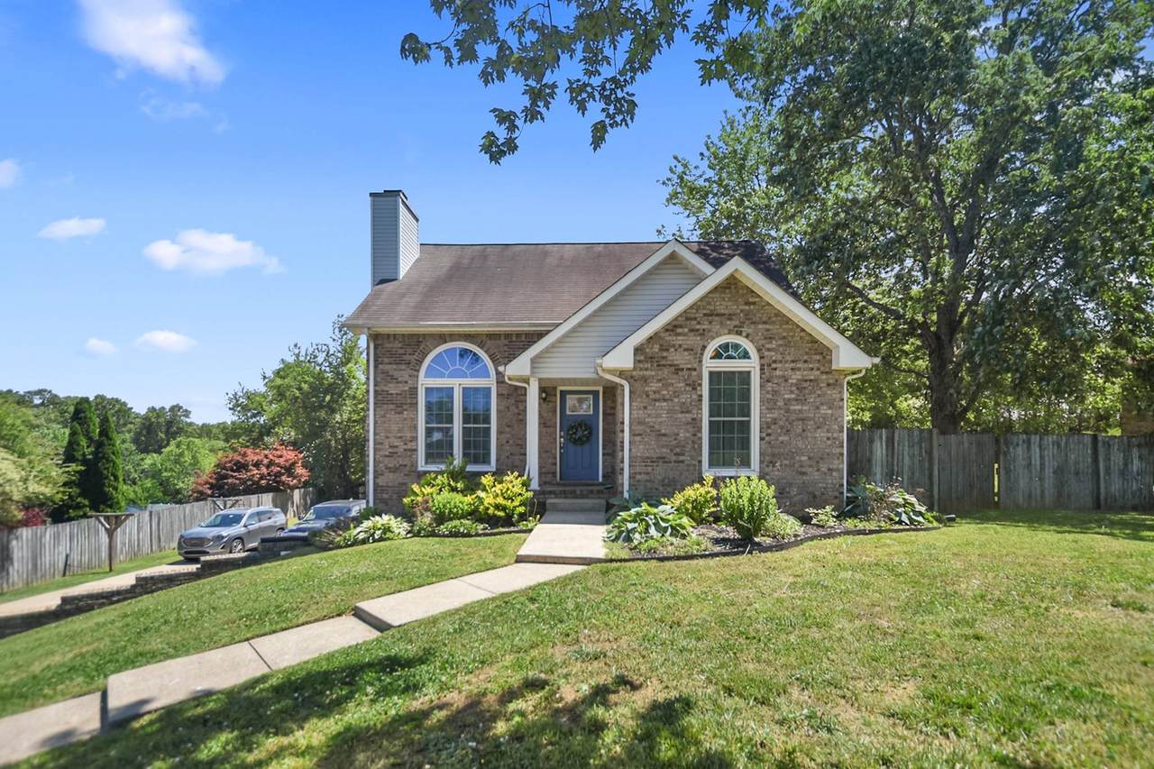 506 Brentwood Circle - Photo 1