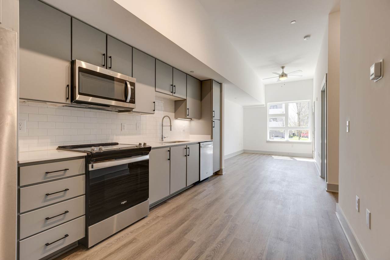 542 Southgate Ave - Photo 1