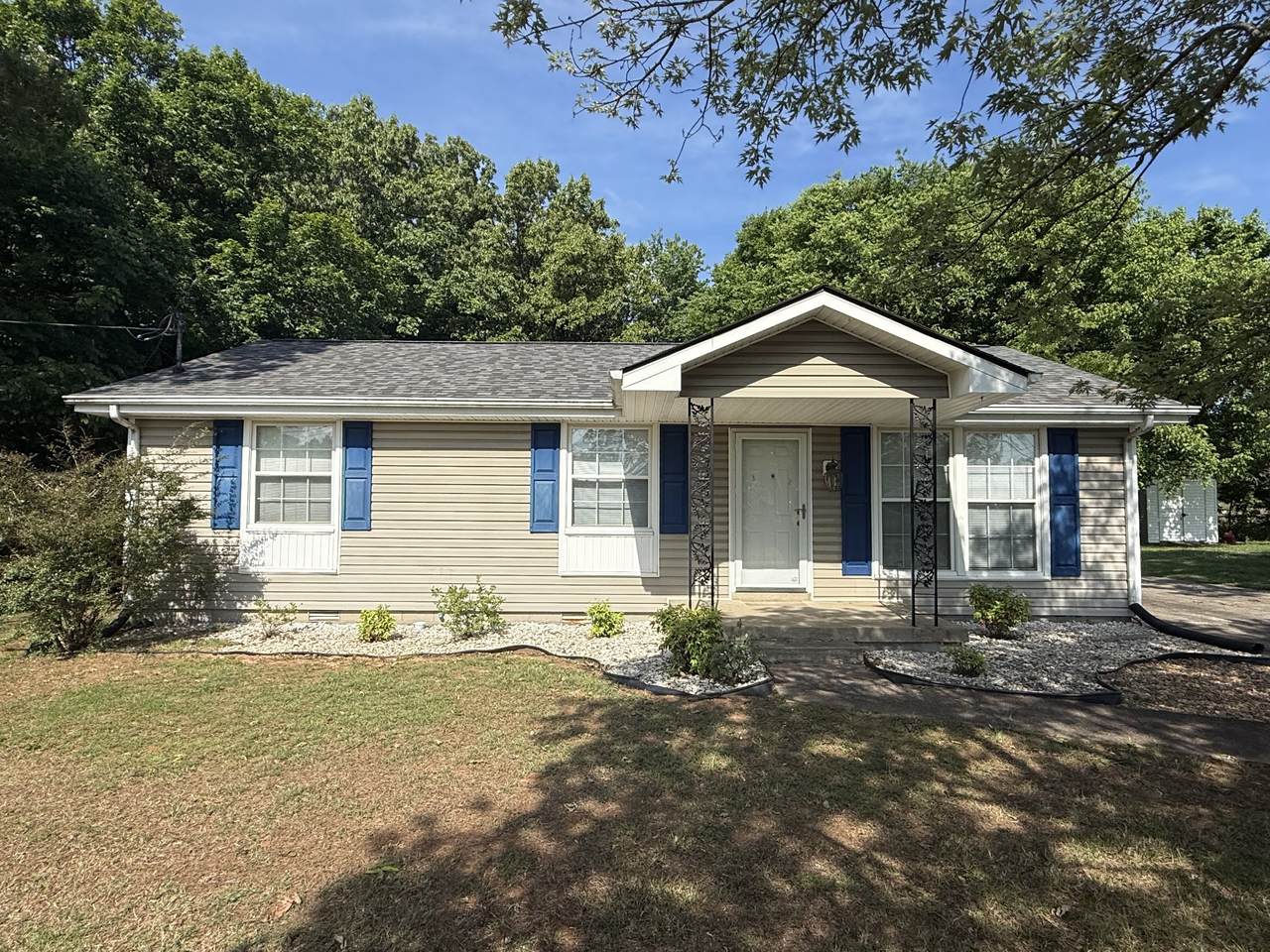 1511 Cavern Ct - Photo 1