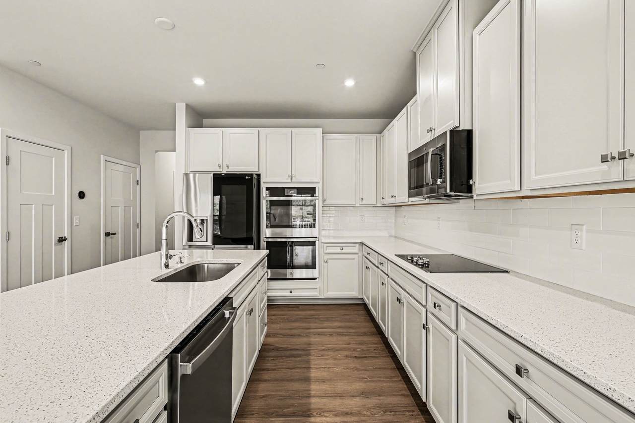 1049 Mountain View Dr - Photo 1