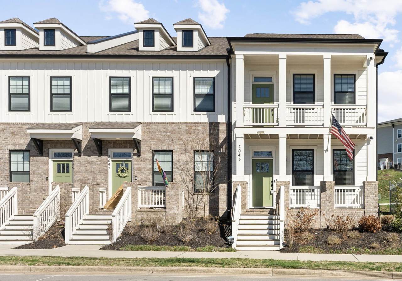 2045 Oakwood Ave - Photo 1