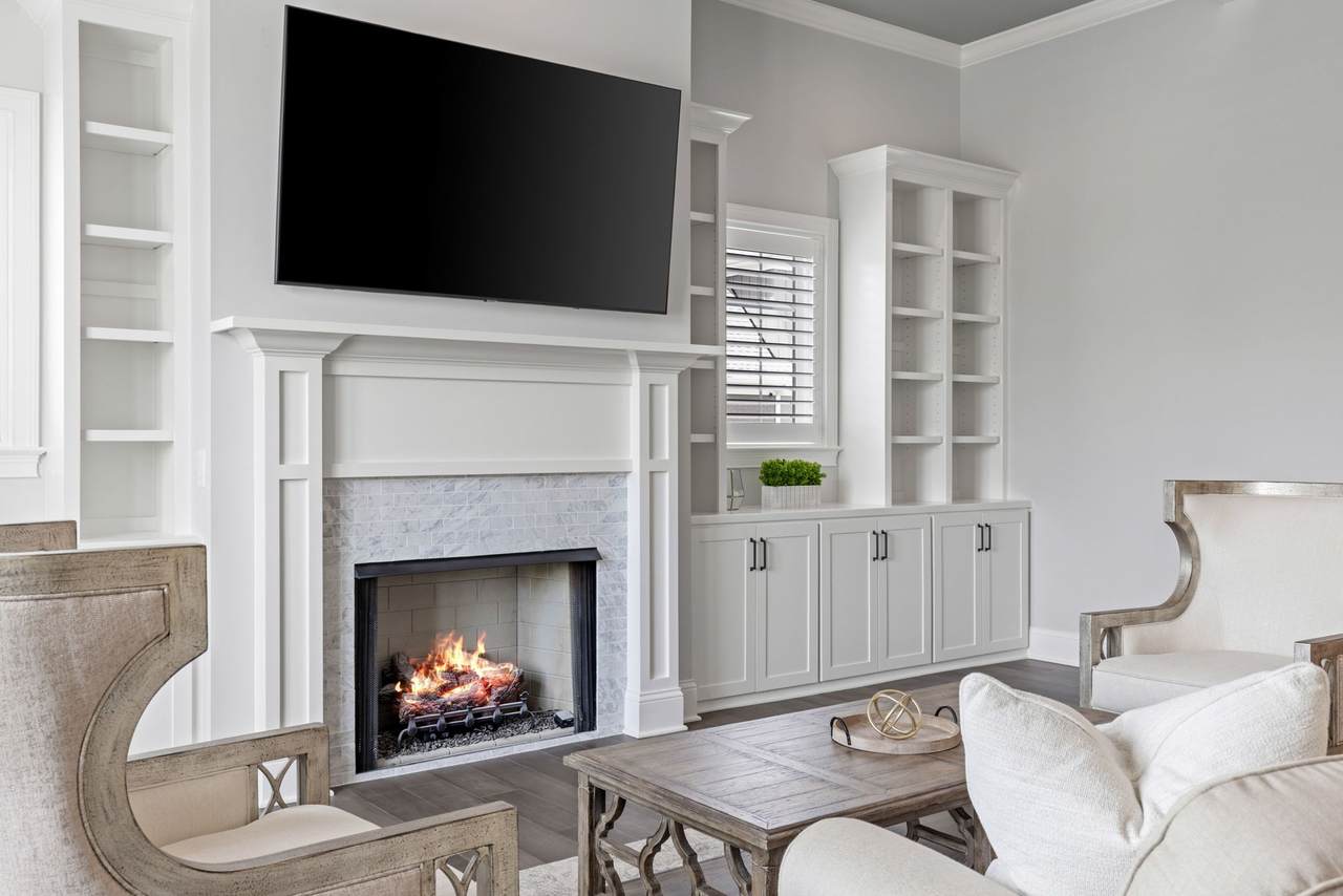 405 Flag Court - Photo 1