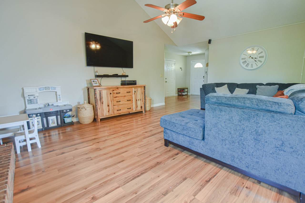https://bt-photos.global.ssl.fastly.net/nashville/1280_boomver_1_RTC3205499-1.jpg