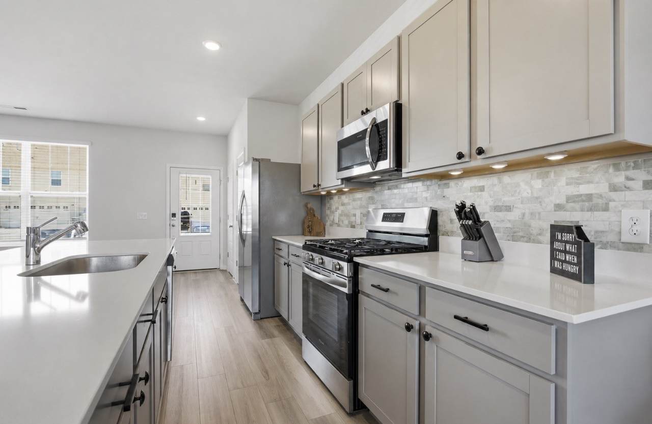 2745 Fordham St - Photo 1
