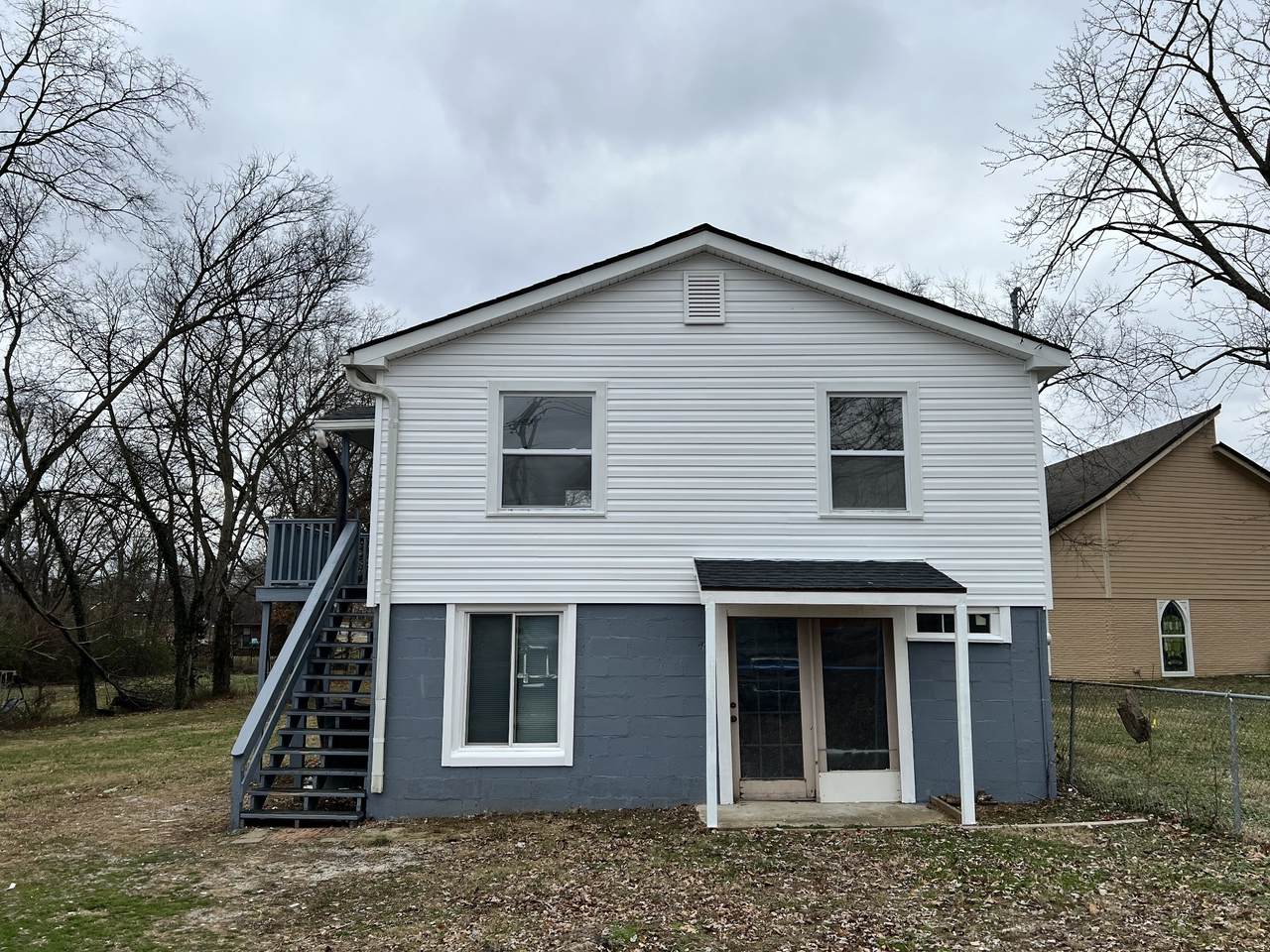 711B W Eastland St - Photo 1