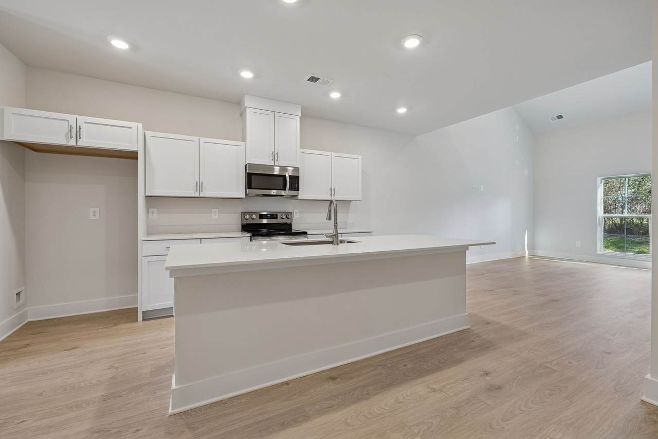 609 Tulip Springs Ct - Photo 1