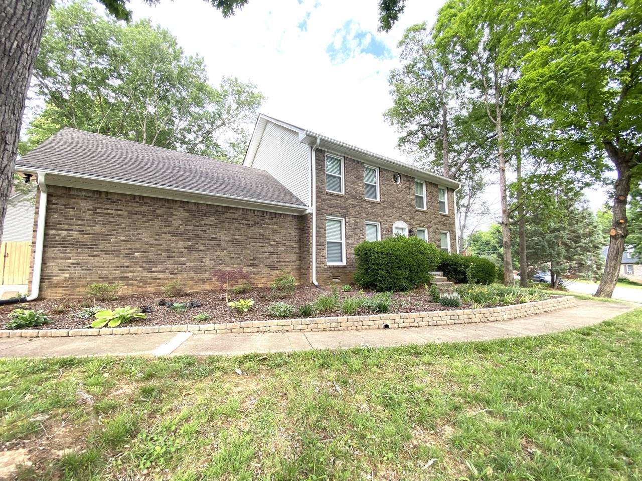 https://bt-photos.global.ssl.fastly.net/nashville/1280_boomver_1_RTC3206828-1.jpg