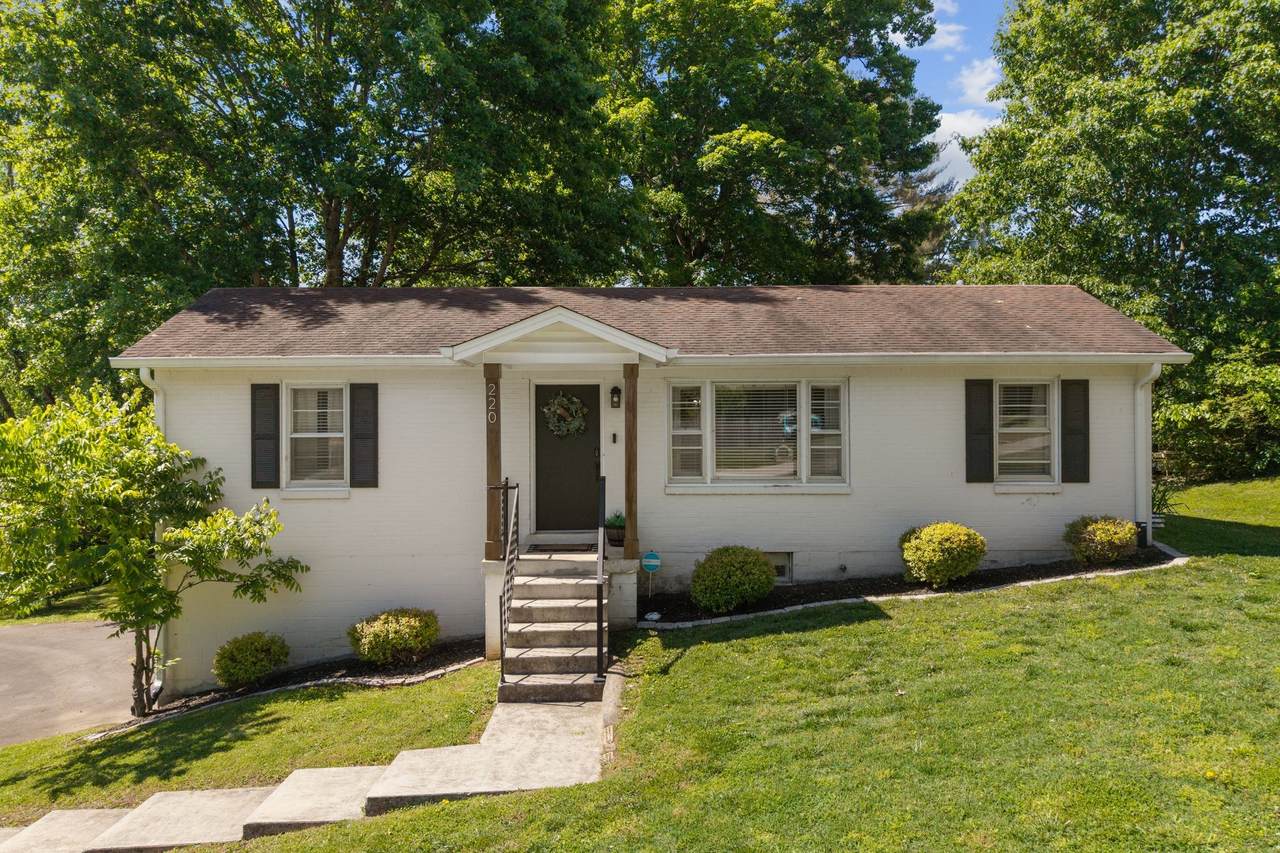 220 Crestland Dr - Photo 1