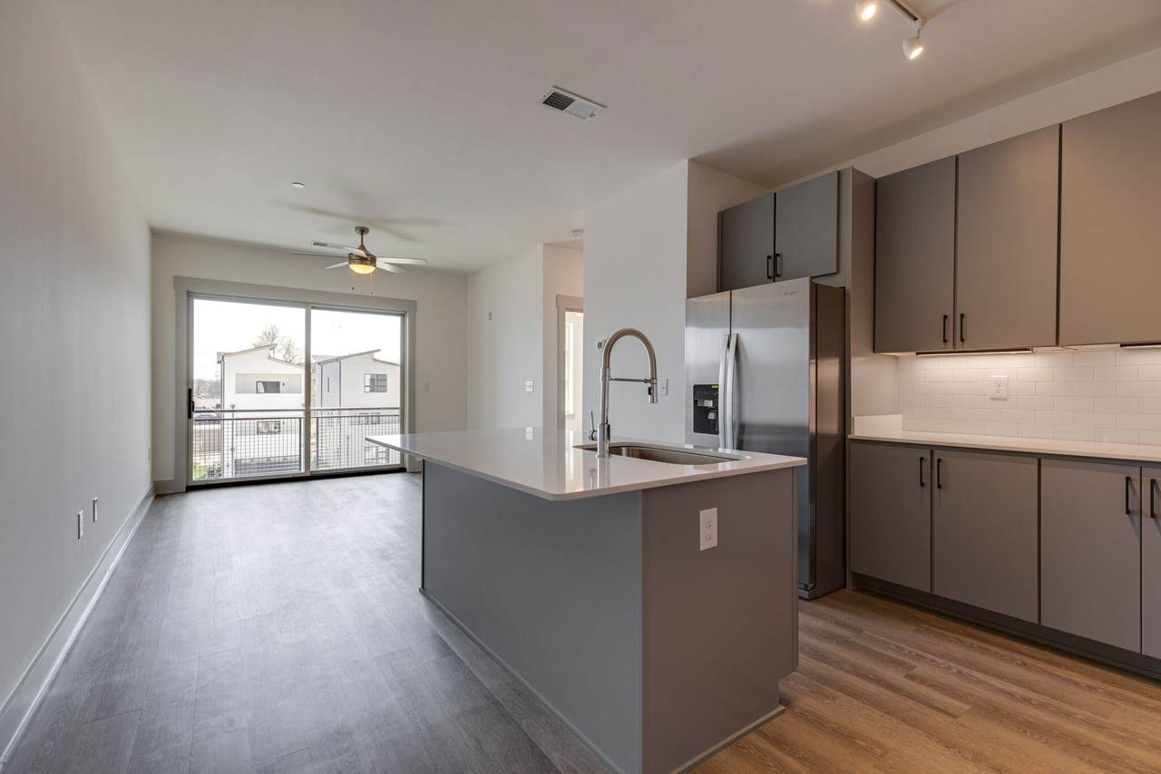 542 Southgate Ave - Photo 1