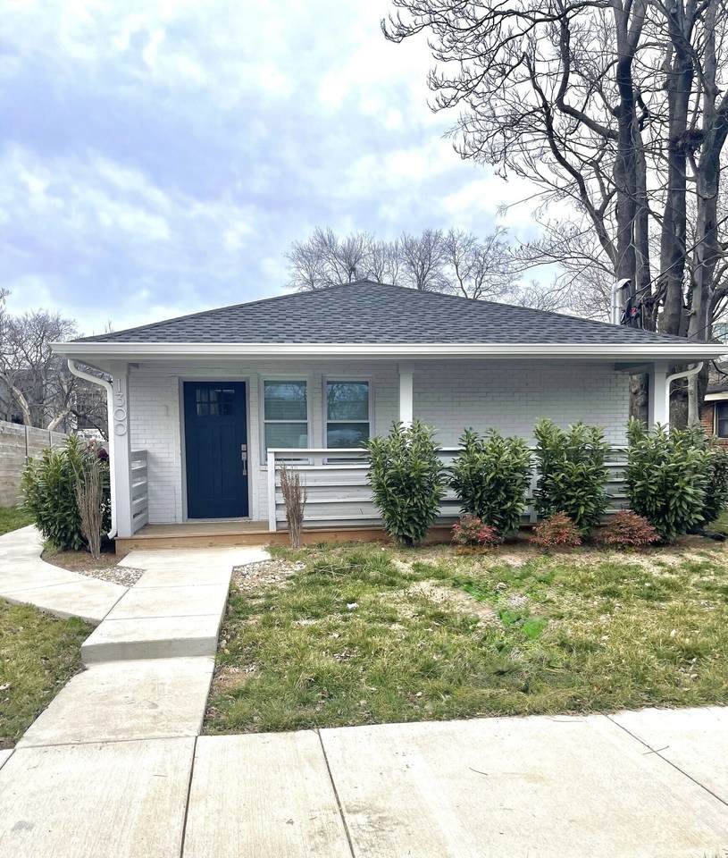 1300 Hawkins St - Photo 1