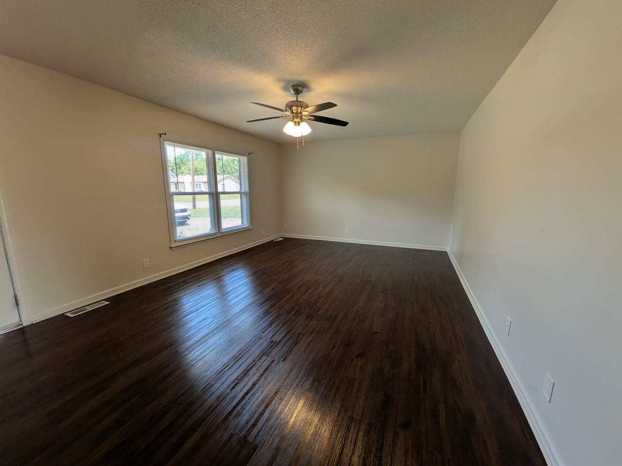 https://bt-photos.global.ssl.fastly.net/nashville/1280_boomver_1_RTC3208014-1.jpg