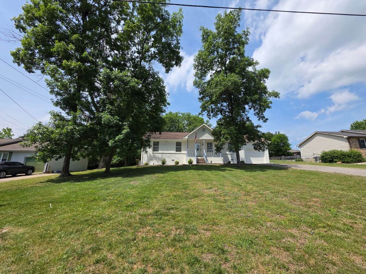 307 Castlewood Dr - Photo 1