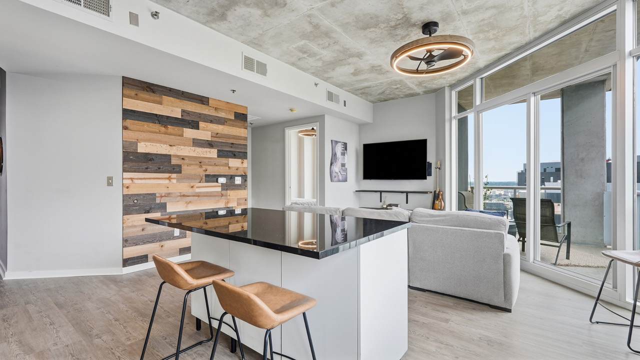 600 12th Ave - Photo 1