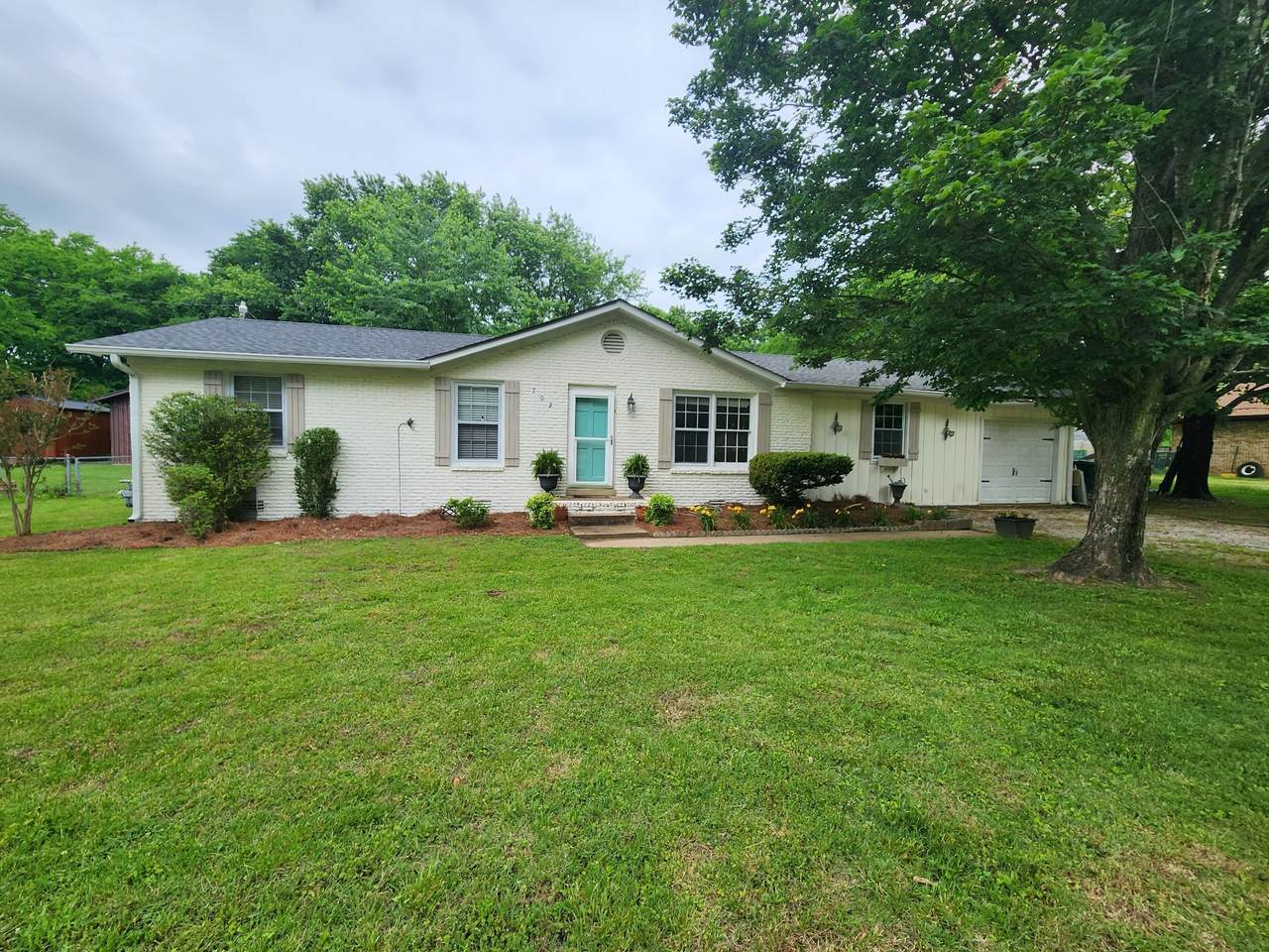 702 Meade Dr - Photo 1