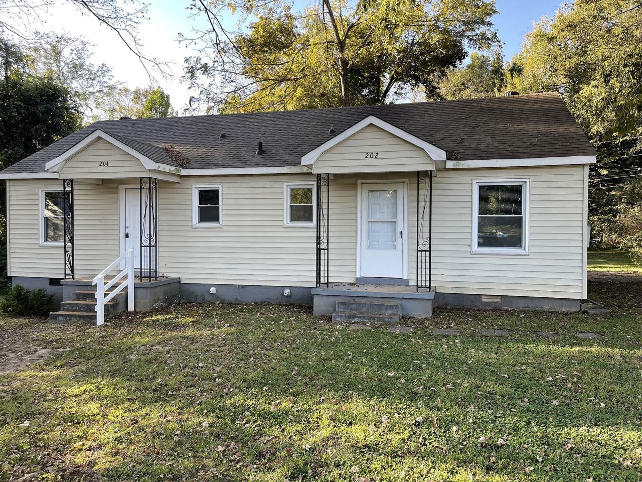 203 Sunset Ct - Photo 1