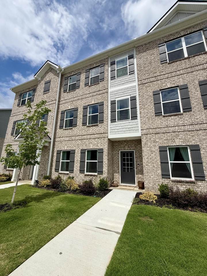 109 Rosebush Ln - Photo 1