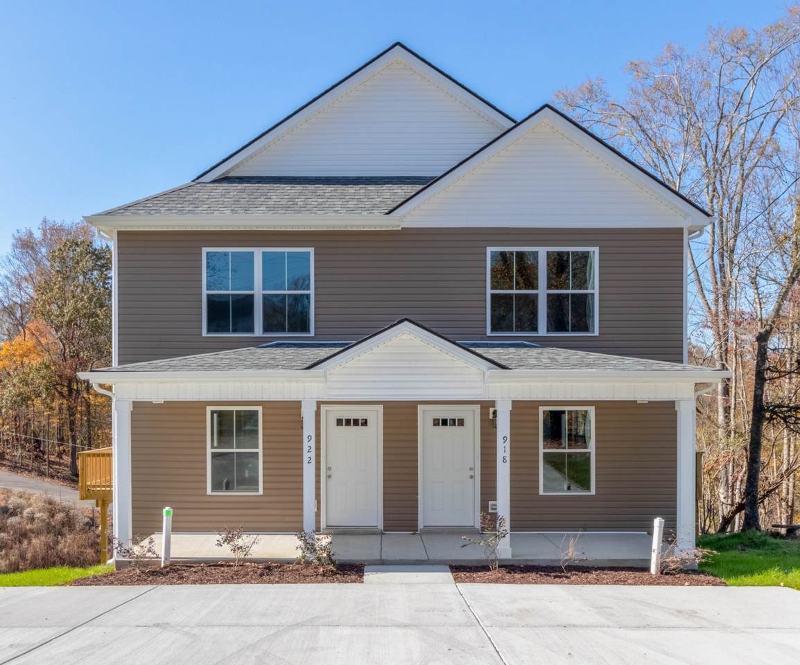 922 E Happy Hollow Dr - Photo 1