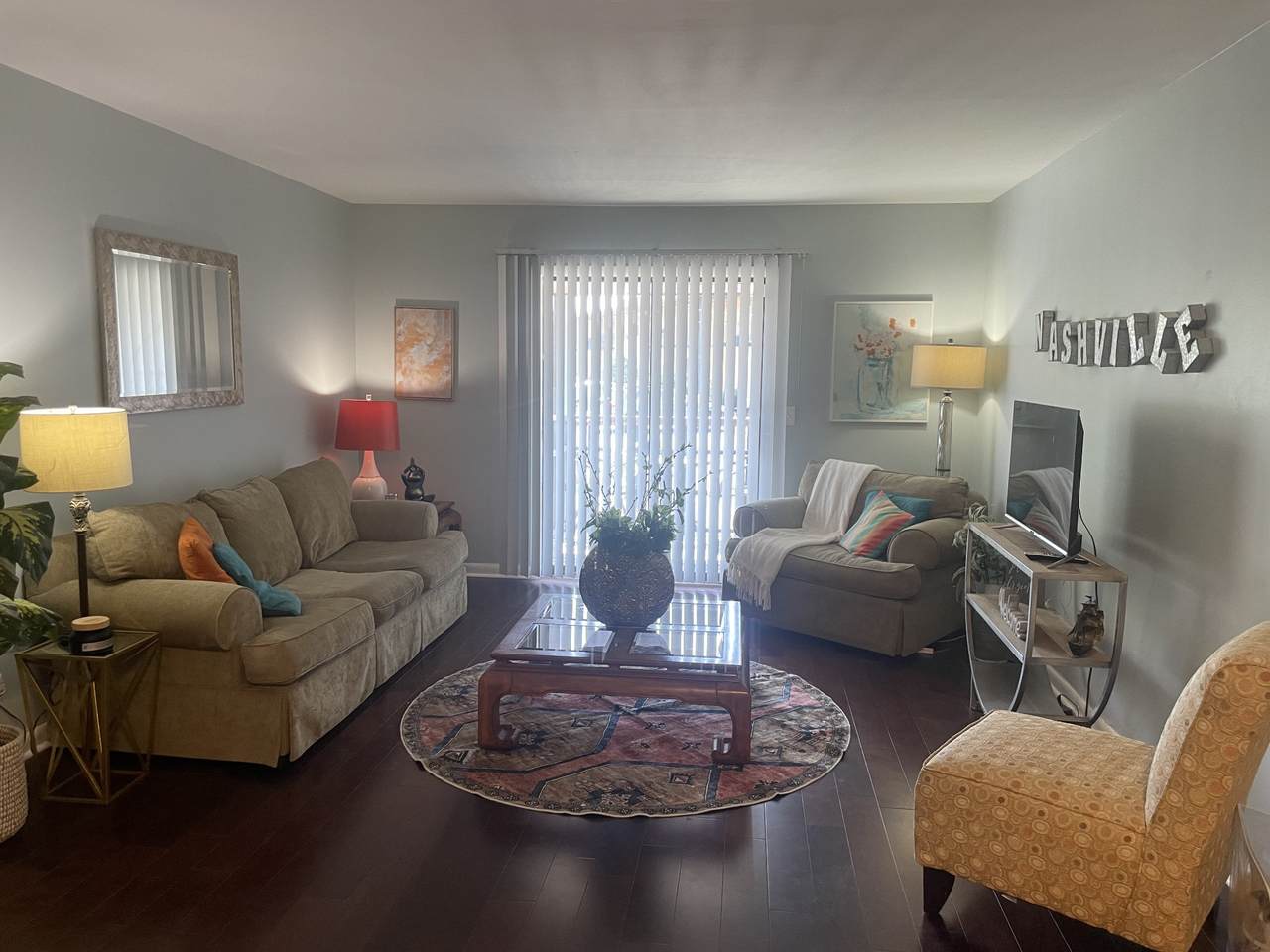 555 N Dupont Ave - Photo 1