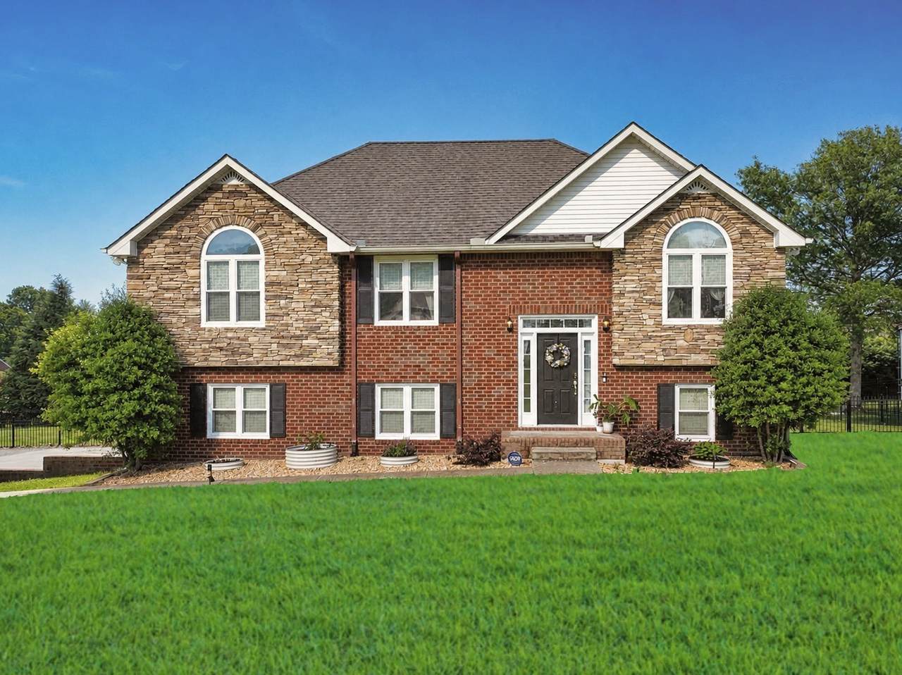 306 Michael Cir - Photo 1