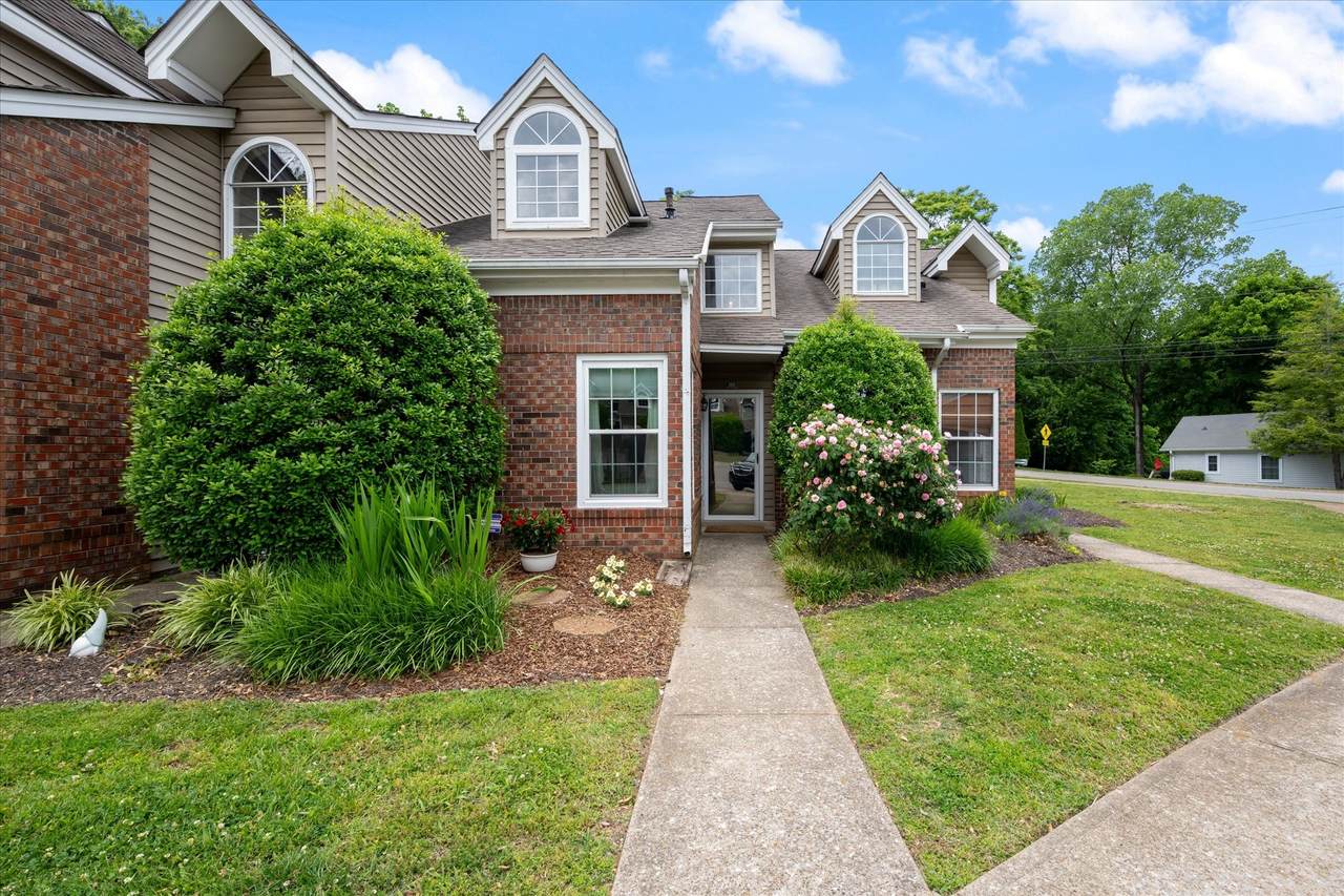 365 Yorkshire Cir - Photo 1