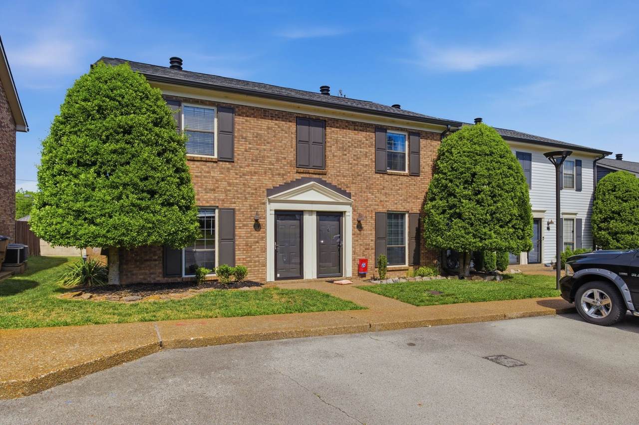132 Academy Sq - Photo 1