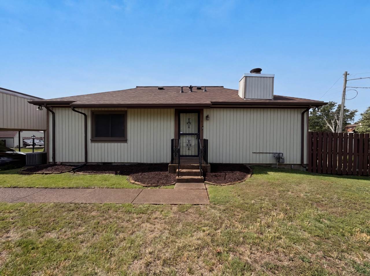 1014 Heritage Dr - Photo 1