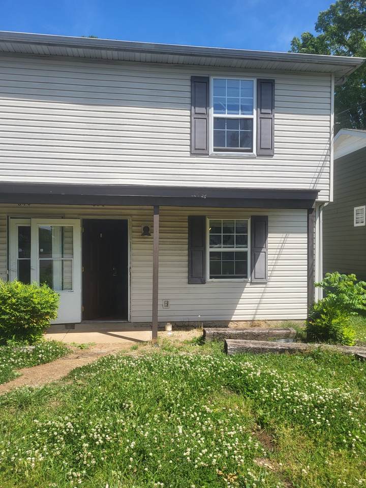 638 N Academy St - Photo 1