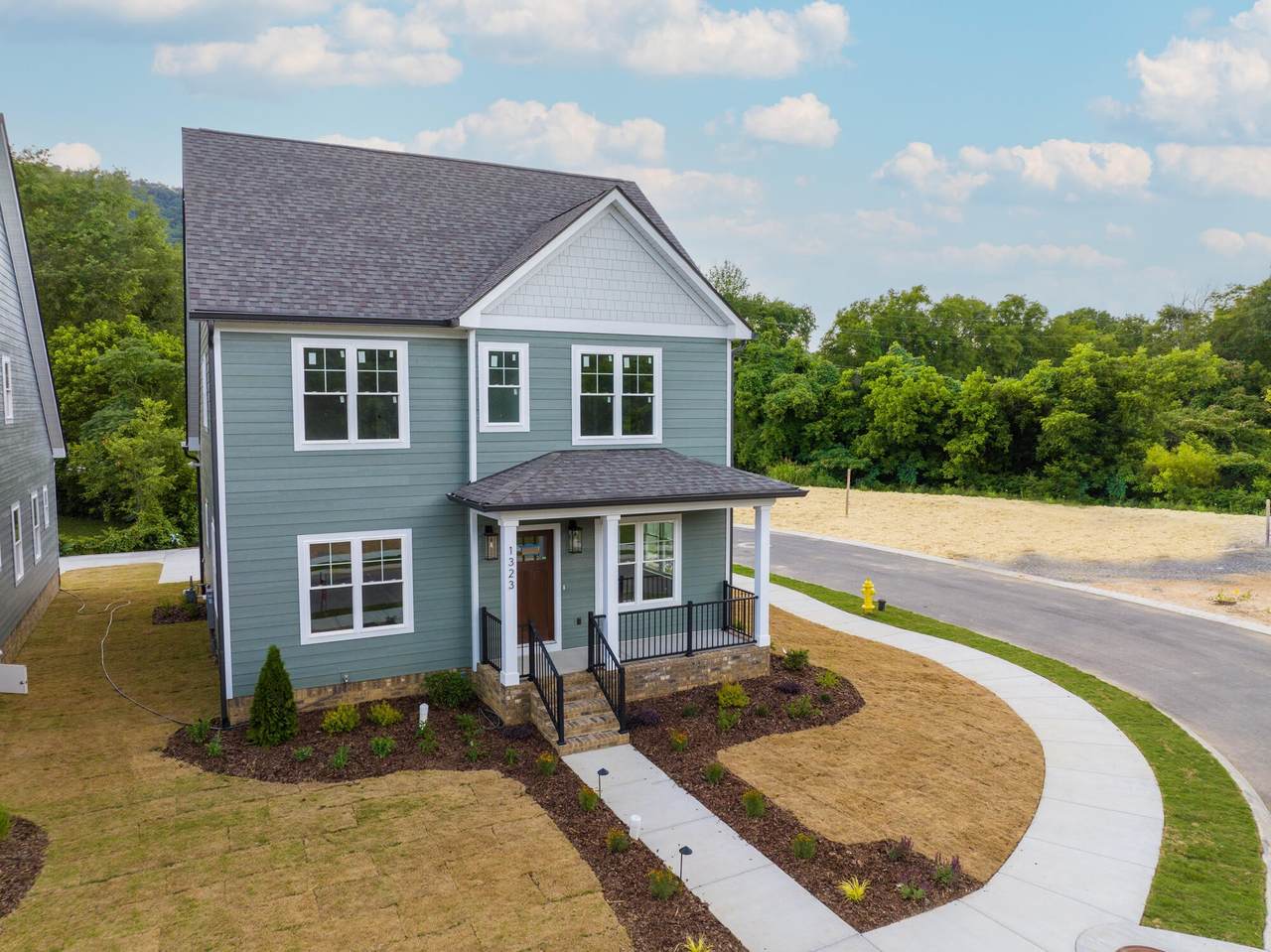 1323 Thomas Avenue - Photo 1