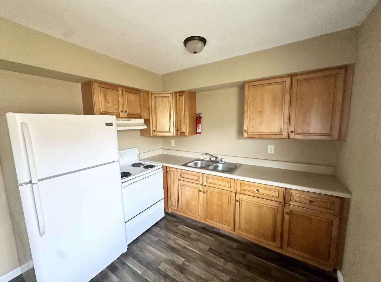 410 Manor Dr - Photo 1