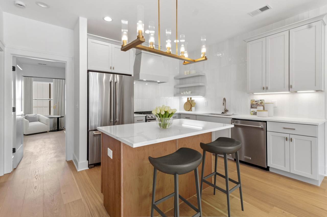 824E Watts Ln - Photo 1