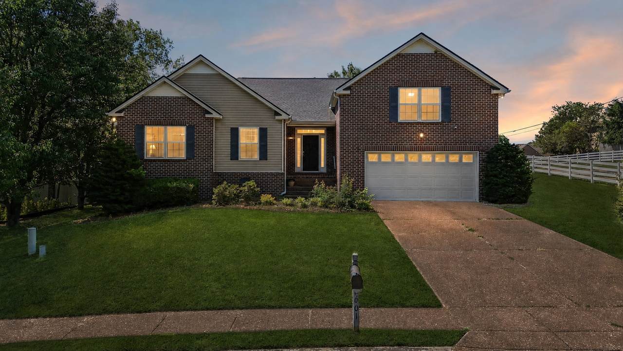 2601 Danbury Cir - Photo 1