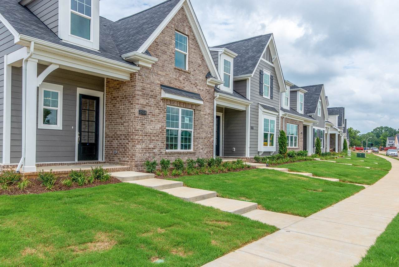 2528 Elmcroft Ave - Photo 1