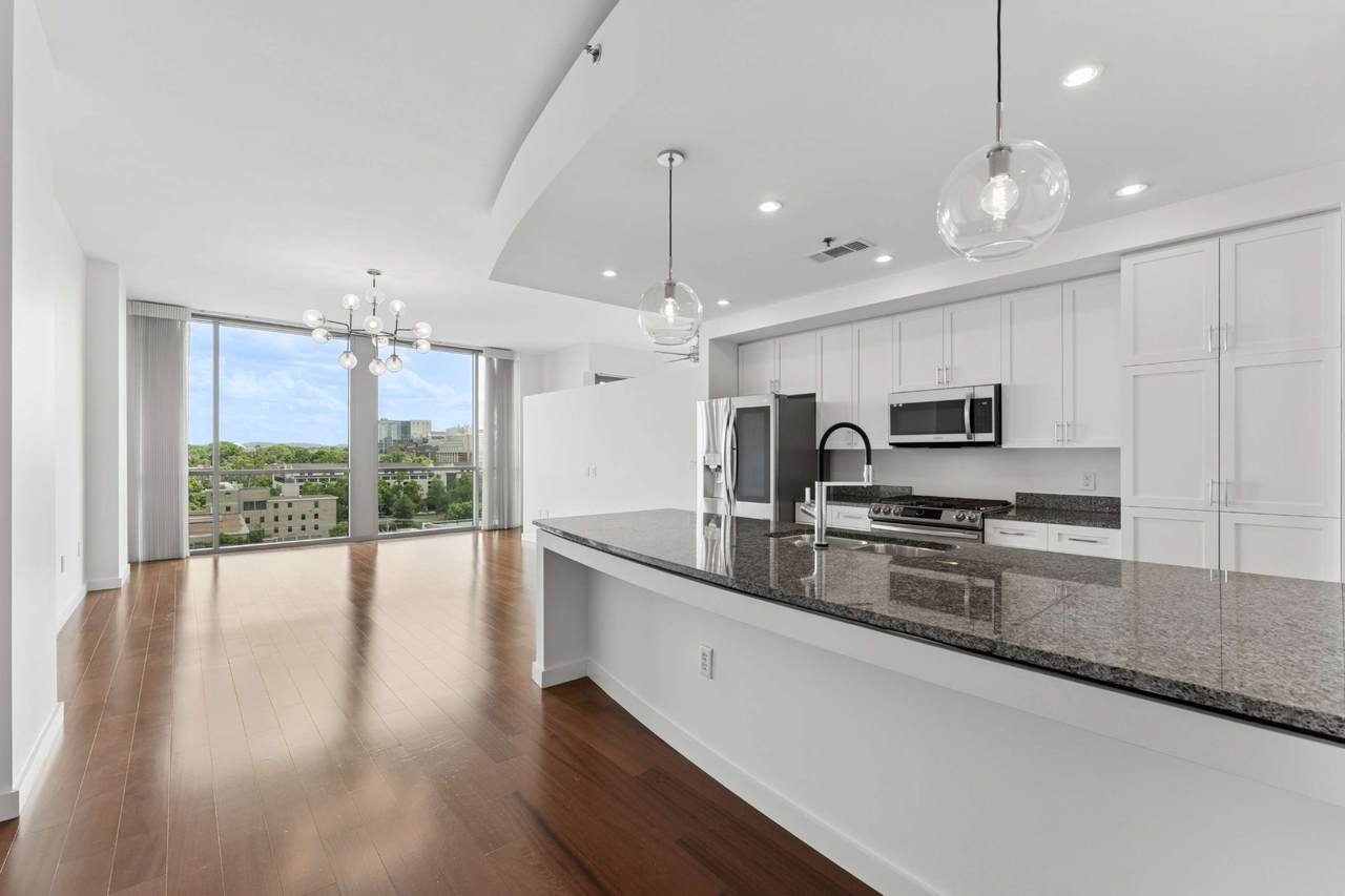 900 20th Ave - Photo 1