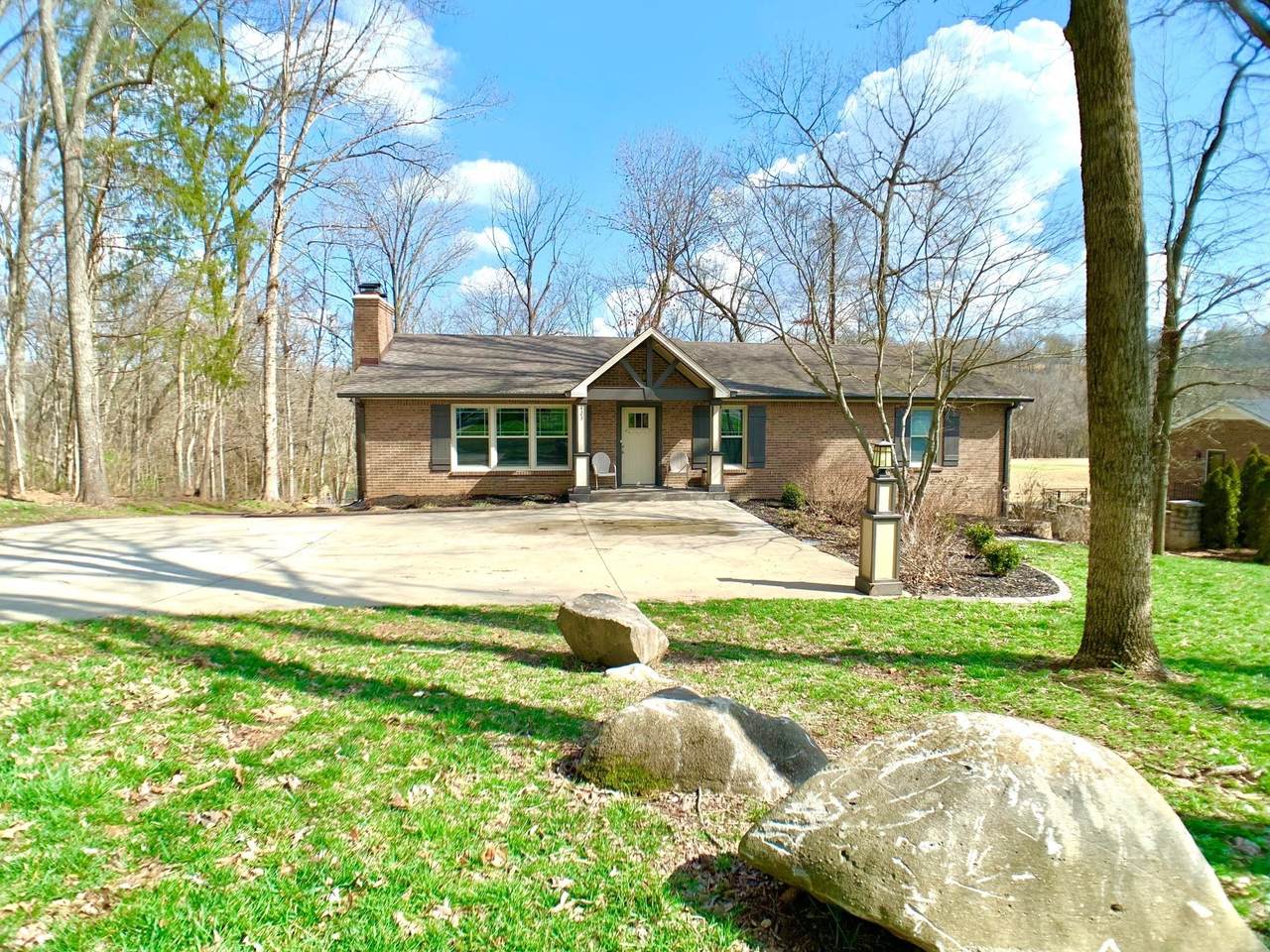 423 Rivermont Dr - Photo 1