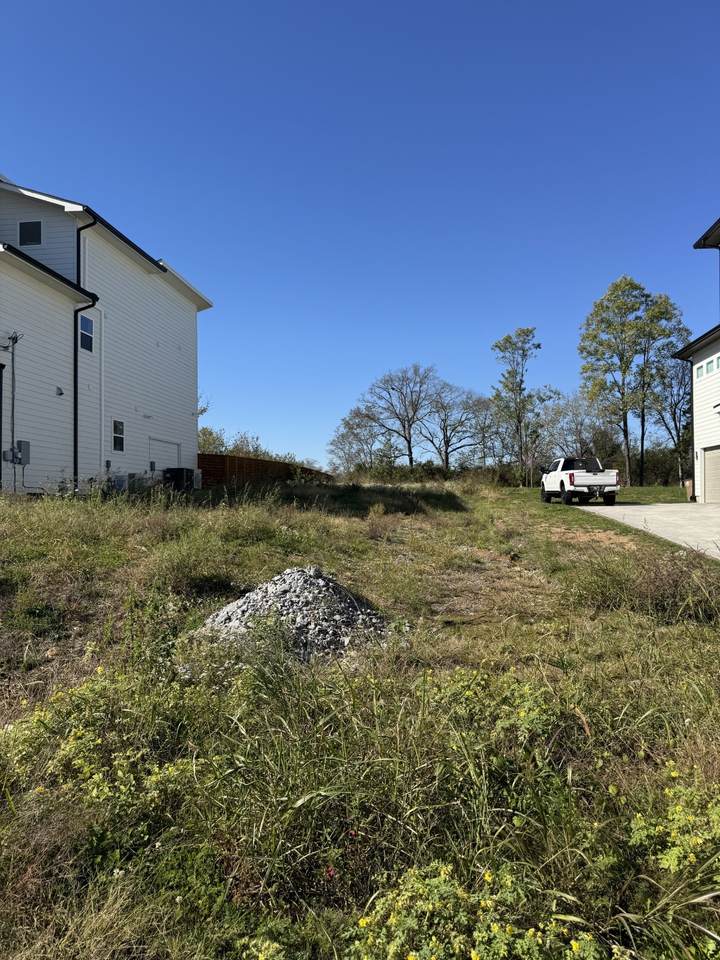 1535 E Stewarts Ln - Photo 1