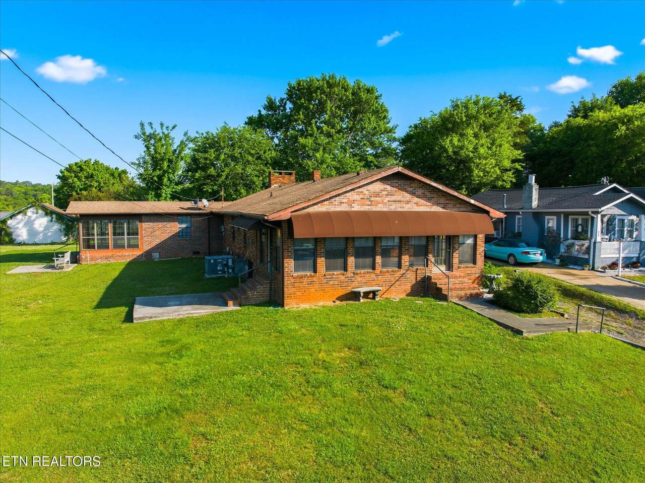 924 E Madison Ave - Photo 1