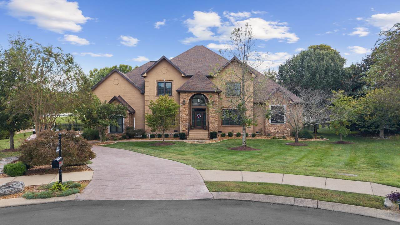 824 Stonebrook Dr - Photo 1
