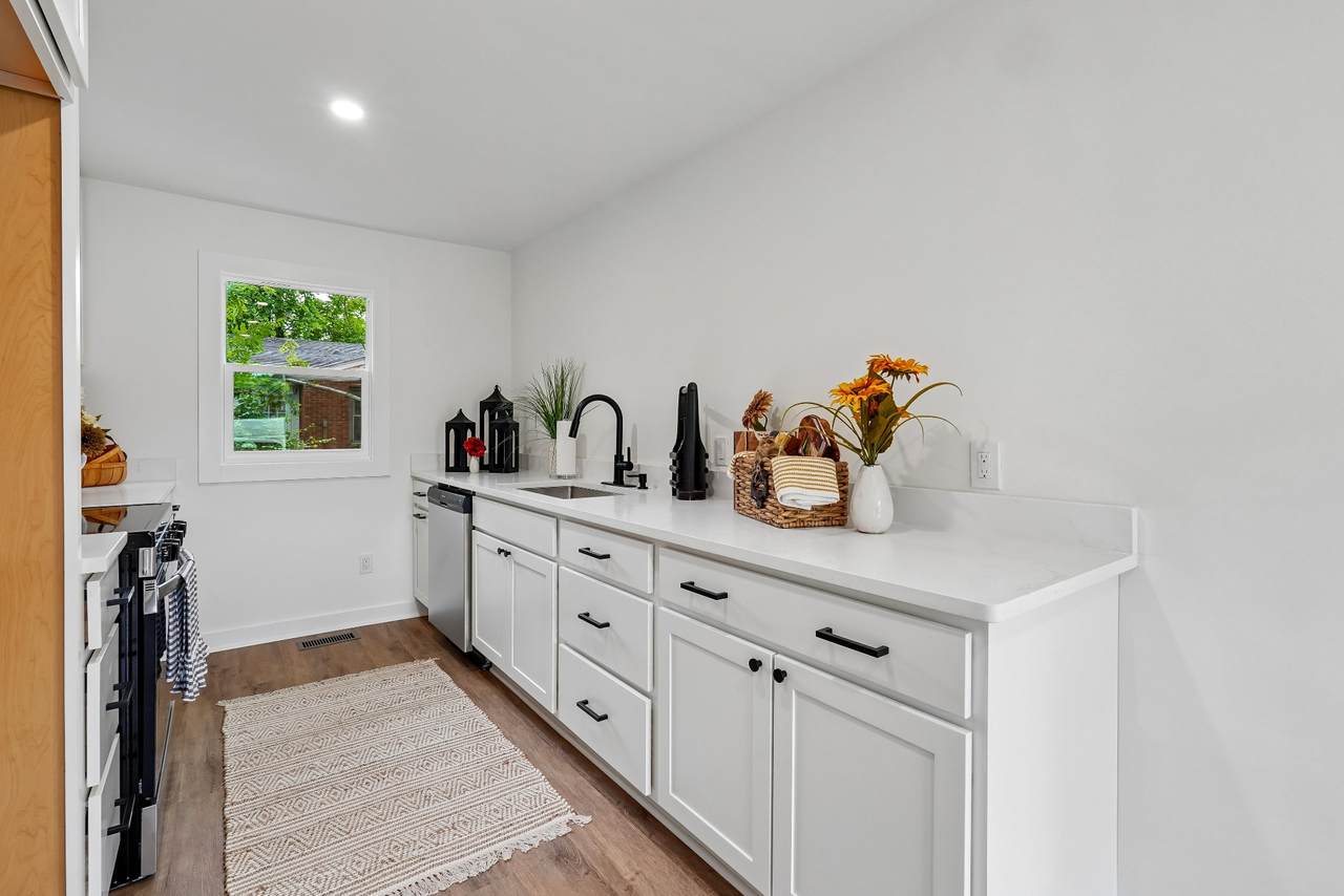 711 Elissa Dr - Photo 1