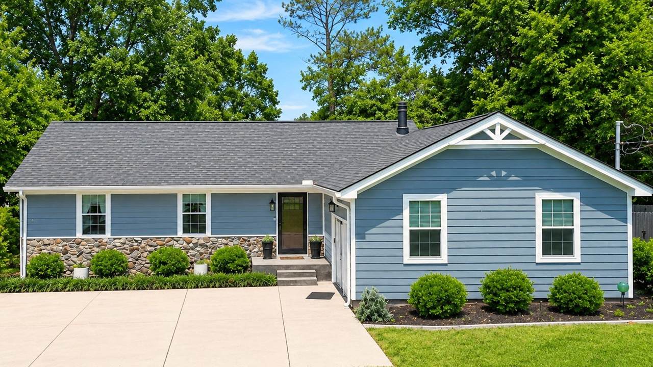 813 Stonebrook Blvd - Photo 1