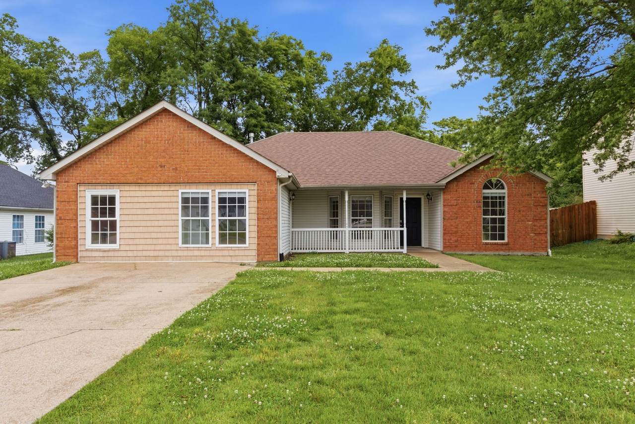 2130 Spring Hill Cir - Photo 1