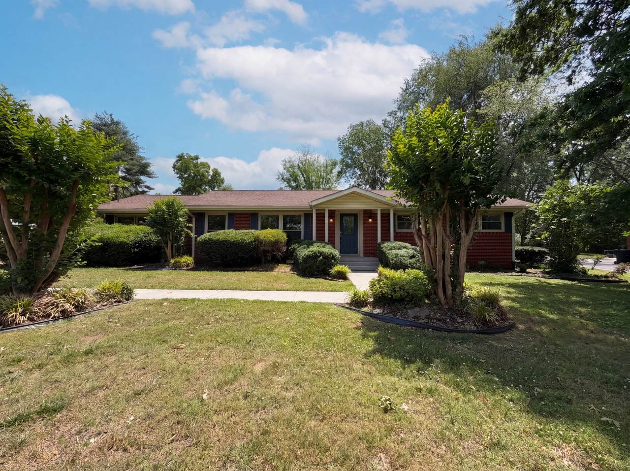 1119 Walton Dr - Photo 1