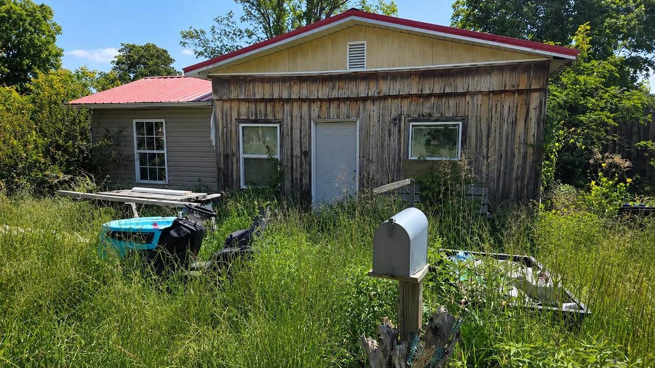 2105 Deer Lodge Hwy - Photo 1