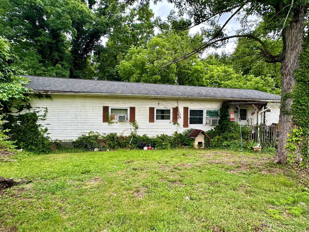 1523 Riverfront Cir - Photo 1