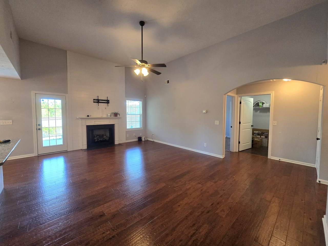 https://bt-photos.global.ssl.fastly.net/nashville/1280_boomver_1_RTC3221247-1.jpg